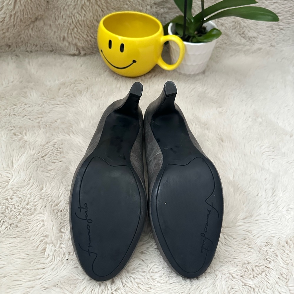 Shoes - Picture 6 of 7